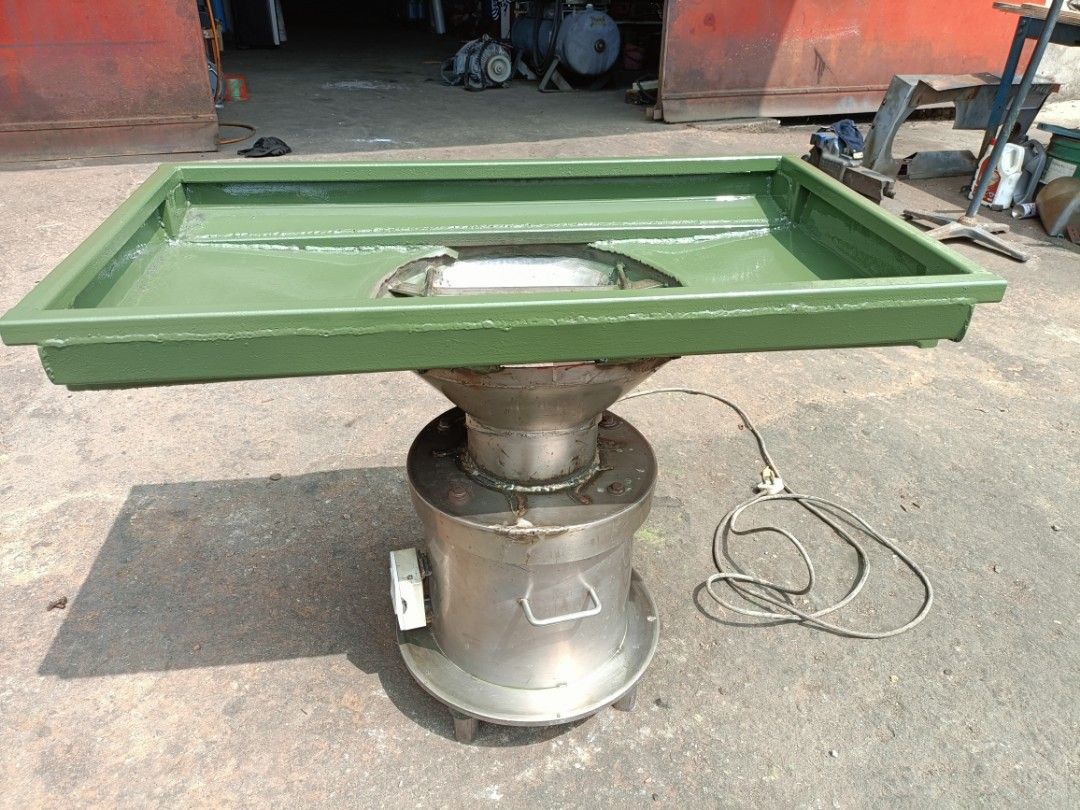 Vibrating Machine (Category: Home Improvement Tools & Accessories) located in Shah Alam. Submitted by amerly (Listing ID 1398945728, Image 1). Description: Vibrating Machine (Used) - Industrial vibrating machine - tray with circular opening - Stainless steel base - Includes power cord -Single phase - Designed for industrial use - Suitable for sorting or processing materials Self Pickup🛻🚛 Size Approximately: Full size L 38" x W 22" x H 31" Hole 