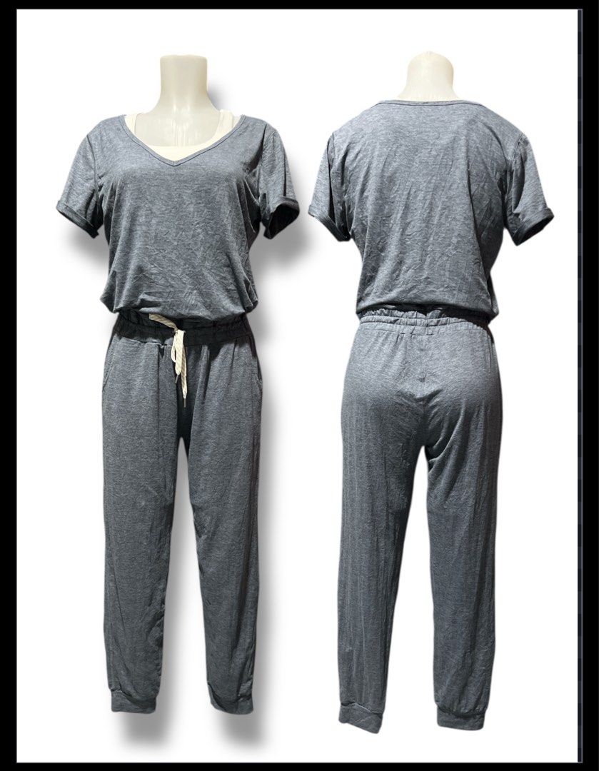 Vuori all day jumpsuit medium (Category: Activewear) located in Iba. Submitted by xooperfindslb (Listing ID 1398957386, Image 2). Description: Vuori all day jumpsuit Heathered gray Medium on tag No issue Like new Original price $98 or 5,500+ .
