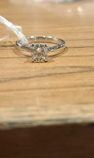 18k白金58份鑽石介子
GIA副本J色VVS2 3ex none 
11号圈64213023048963110