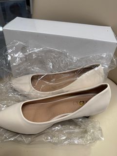 全新37碼白色高踭鞋64209178818179110