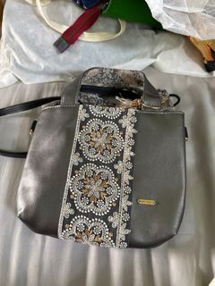 銀色手提包64209179435266110