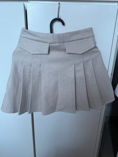 淺灰色百褶裙64210292032513110