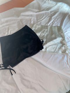 黑色白色緞面短裙64218456491779110