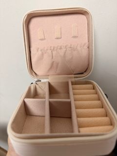 白色便攜首飾盒64218457848195110