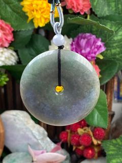 🦋香港🇭🇰現貨🛍🦋 🎊適合:成人及長輩 📇緬甸天然翡翠:巨型紫飄花平安扣🎁伸縮頸繩 📏尺寸:53.9*厚9.2mm 📝證書  代辦香港九龍翡翠珠寶鑒定證書 64214998761345110