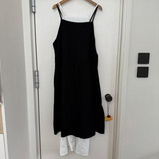 🇰🇷韓國代購 · 黑色拼白色多層次吊帶背心連身裙🇰🇷64213439509505110