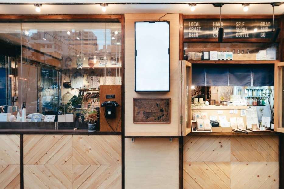 深水埗地鋪選物店轉讓 全木系裝潢 連特平租約 (不連產品)64113249847681112