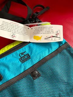 全新 CHUMS Spring Dale Sacoche CH60-3752 斜揹袋，戶外斜挎包休閒百搭單肩包運動通勤包。W：24cm，H：19cm。可在屯馬綫烏溪沙站至土瓜灣沿途各站交收。64208958190850110