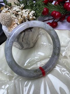 🅰️Natural Myanmar🇲🇲A Jadeite Jade🇭🇰 - 💐Fine Moist Lavender Gray Dirty Bangle💐 (58.6 Gold Size)64216657617923110