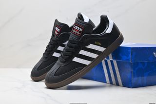 (Category: ) located in . Submitted by factory.shoes.outlet (Listing ID 1399057906, Image 1). Description: .