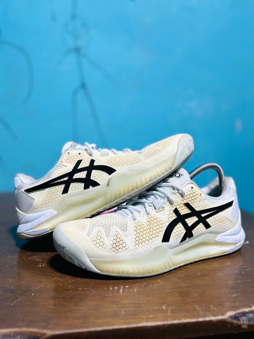 ASICS GEL RESOLUTION 8 (Category: Sneakers) located in San Jose. Submitted by damitpanglaro (Listing ID 1399214702, Image 1). Description: ASICS GEL RESOLUTION 8 US: 7 EUR:39.5 SIGN OF USE ONLY.
