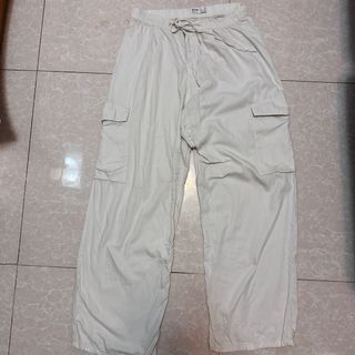 Bershka  米白色 長褲 橡筋腰 Size S64216420048001110