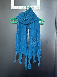 帶玫瑰細節的藍色布料圍巾64210510327810110