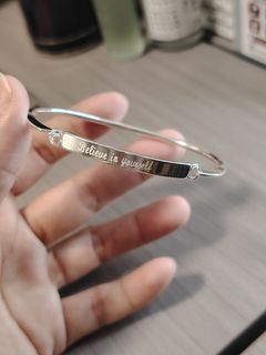 Bracelet 銀色手鈪64216657373699110