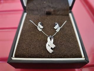 全新 Ernest Jones Love & Life 項鍊及耳環鑽石首飾套裝64211133188483110