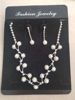 全新珍珠鑲鑽項鍊及耳環套裝 首飾64210709445763110