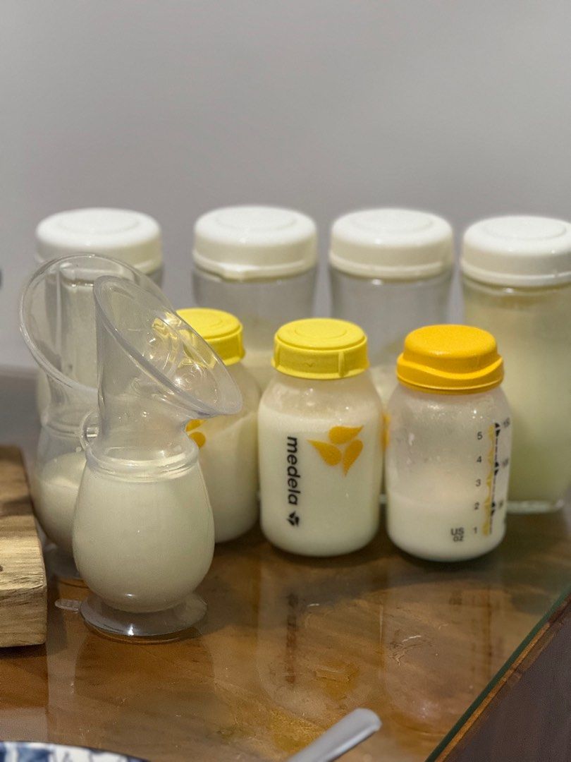 Breastmilk For Sale (Category: Breastfeeding & Bottle Feeding) located in Quezon City. Submitted by cessyfied (Listing ID 1399110513, Image 2). Description: Breastmilk for Sale ✨ 7 weeks post partum as of October 18, 2025 Healthy mama and baby Mama takes Usana Vitamins Separate refrigerator for BMs Pump and Pour method 20/oz RFS: freezer almost full .