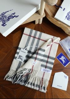 Burberry 博柏利印花條紋絨線圍巾女款米色64218457889025110