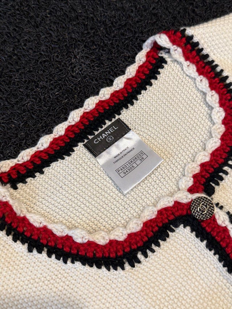 Chanel knitted longsleeve blazer (Category: Coats, Jackets and Outerwear) located in Binalonan. Submitted by sheenaluxarchive (Listing ID 1399124875, Image 2). Description: Small to med No major flaws Orig.