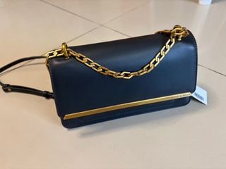 Charles & Keith 黑色鏈條手提包64209639915651110