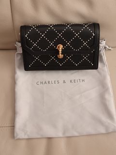 Charles & Keith 黑色鉚釘斜背包64211993404291110