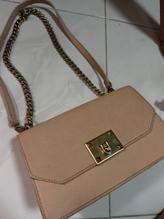 Charles & Keith 肩背包64216185395970110