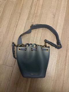 Charles & Keith 水桶袋64216421294978110