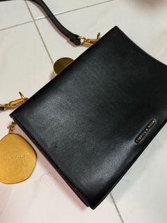 Charles & Keith CK2-50700823 黑色斜挎包64215708115585110