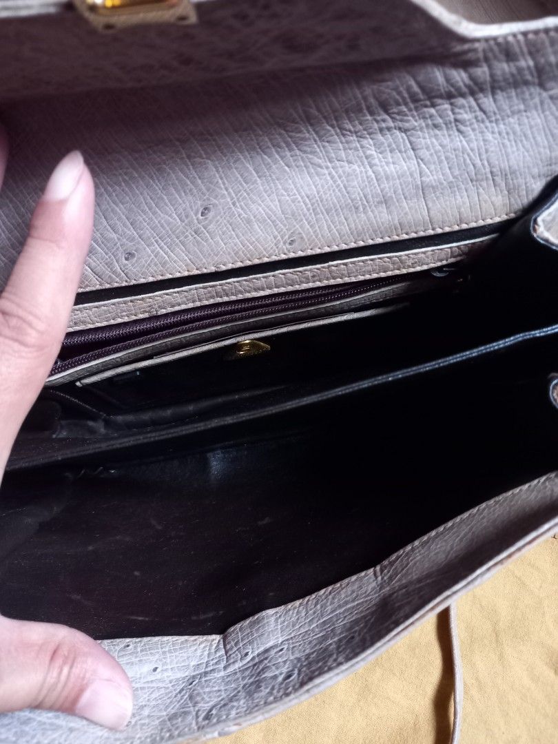 Comtesse Ostrich Crossbody (Category: Luxury Bags & Wallets) located in Cabagan. Submitted by brandsforless88 (Listing ID 1399065696, Image 2). Description: Made in Germany 🇩🇪 💯 Authentic no flaws/issue denuine ostrich leather with dustbag last pic for reference only.