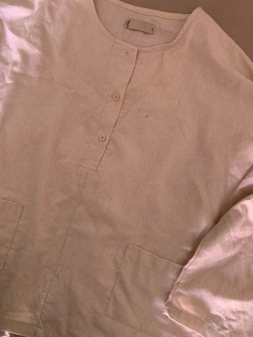 cotton blouse (Category: Blouses) located in Seremban. Submitted by alyshashahera (Listing ID 1399090621, Image 3). Description: .
