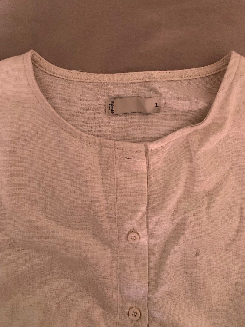 cotton blouse (Category: Blouses) located in Seremban. Submitted by alyshashahera (Listing ID 1399090621, Image 2). Description: .