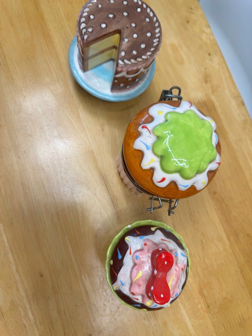 Cupcake design canister salt & pepper shaker (Category: Coffee & Tea Tableware) located in Manila. Submitted by camshomecollections888 (Listing ID 1399058182, Image 2). Description: Cupcake canister height: 4 1/2” P150 Cupcake coffee tea canister height:5 1/2” P320 Cake salt & pepper shaker P350.