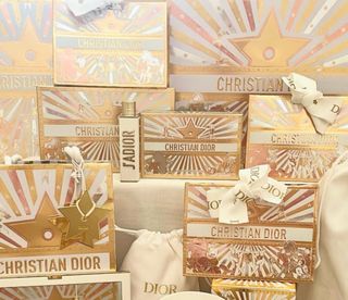 Dior 聖誕包裝 各size (40-80$)不連星
100% real and 99% new64214076197378110