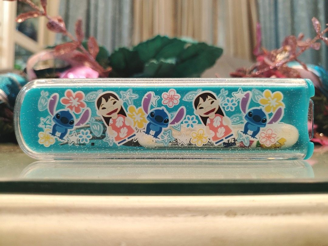 Disney Lilo & Stitch Kiddie Utensils Container Case (Category: Dinnerware & Cutlery) located in San Fernando. Submitted by jpmarketplace2023 (Listing ID 1399095558, Image 1). Description: 💚 All items are authentic from Japan. 💛 MOP: GCash (❌️ GCash Protect) 🩵 MOD: LBC only (❌️ S. Checkout, COD, COP) 💙 Meet-up: Vista Mall, San Fernando, Pampanga 💜 All items are on-hand. 🧡 First to pay gets the item first. ❤️ Breakable items are packed with c
