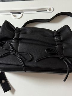 GU黑色蝴蝶結手提包64217834261889110