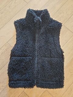 GU 黑色毛絨背心 XS64214074501633110