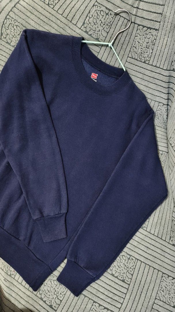 Hanes Navy Blue Sweatshirt (Category: Coats, Jackets and Outerwear) located in Rizal. Submitted by declutterwithliz (Listing ID 1399120596, Image 1). Description: - Navy blue Hanes sweatshirt - Crew neck design - Long sleeves with ribbed cuffs - Medium weight fabric - Classic and comfortable style.