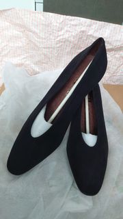 Heels - Suede Black, Size 37.5 黑色猄皮意大利鞋64208539819905110