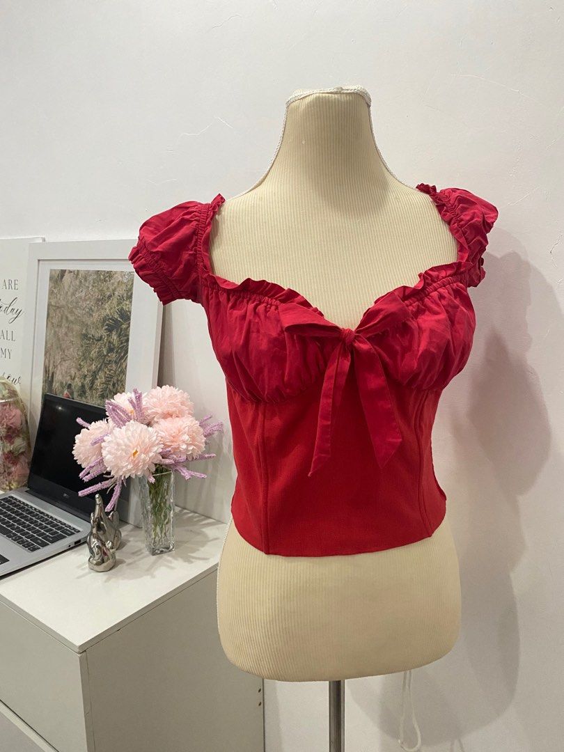 I AM GIA NAOMI TOP (Category: Blouses) located in Iloilo. Submitted by styledandsmitten (Listing ID 1399191839, Image 3). Description: Fits S-M.