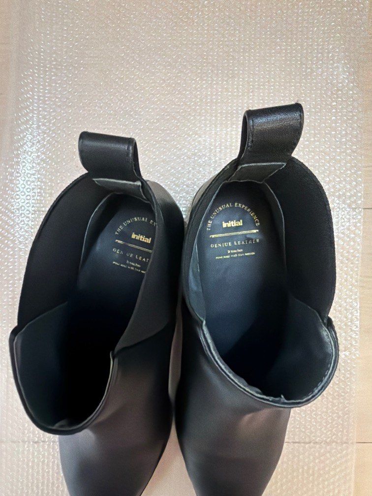 initial boot （分類：靴）位於 Hong Kong。 由 a_pril 提交（商品編號 1399072268，圖片 2）。簡介： 。