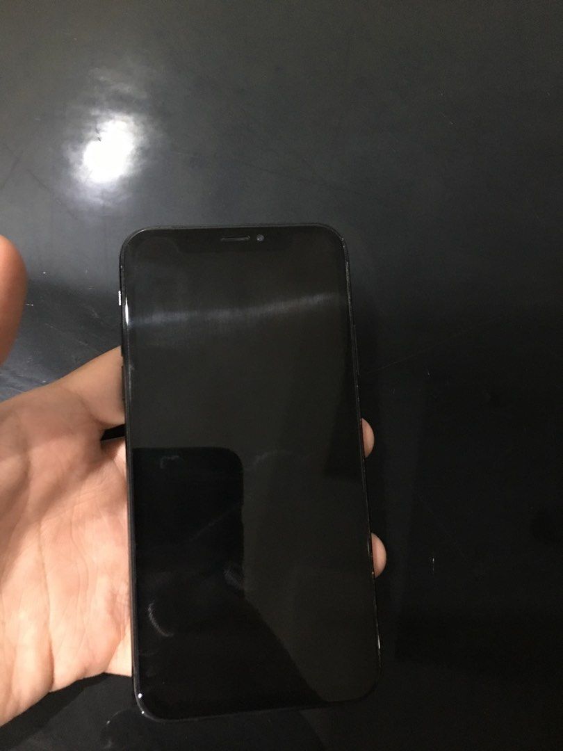 Iphone xs (Category: iPhone X Series) located in Manila. Submitted by Decluttering_ (Listing ID 1399170616, Image 3). Description: No face id yun lang. Wala ng ibang issue. Nego pa.
