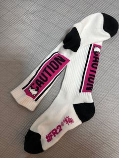 日本Japan Fucking Rabbit Caution #FR2 梅粉紅黑Print中長襪Black Pink White Mid-length Socks Hip Hop K Pop Street Dance Style Y2K64213441481730110