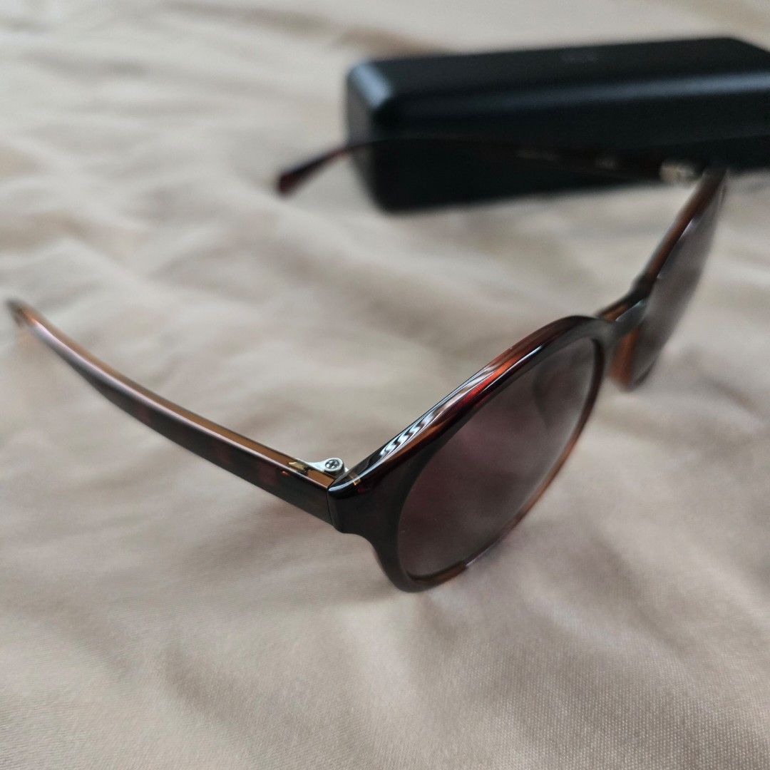 JINS Sunglasses(Brown Red) with Case (Category: Sunglasses & Eyewear) located in Bacoor. Submitted by y_things (Listing ID 1399114992, Image 3). Description: - JINS sunglasses - Tortoise shell frame - Tinted lenses - Provides sun protection - Includes original JINS case - Lightly used (orig price: around ₽3,000) - Bought in 2025 💰 bdo gcash landbank maribank 🛵 sdd jnt gogo.