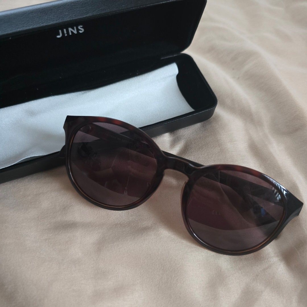 JINS Sunglasses(Brown Red) with Case (Category: Sunglasses & Eyewear) located in Bacoor. Submitted by y_things (Listing ID 1399114992, Image 2). Description: - JINS sunglasses - Tortoise shell frame - Tinted lenses - Provides sun protection - Includes original JINS case - Lightly used (orig price: around ₽3,000) - Bought in 2025 💰 bdo gcash landbank maribank 🛵 sdd jnt gogo.