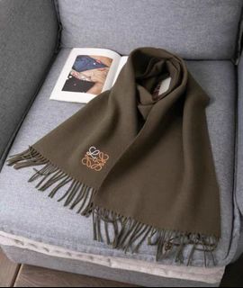 💎誠信賣家💎Loewe 羅意威單色刺繡圍巾64211133440003110