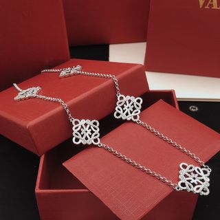 Loewe necklace outlet鏤空花卉項鍊64216657439747110