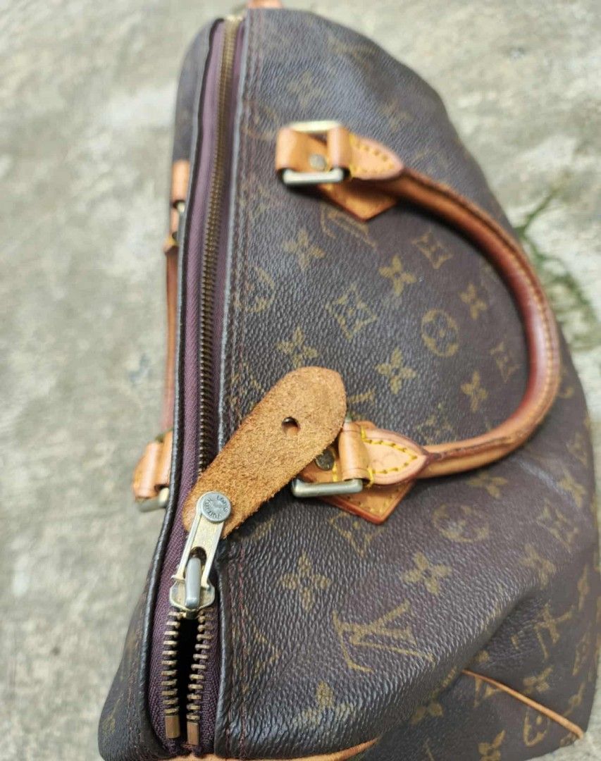 Louis Vuitton Speedy 30 Handbag (Category: Luxury Bags & Wallets) located in Narvacan. Submitted by thrift_look (Listing ID 1399083200, Image 3). Description: - Louis Vuitton Speedy 30 handbag - Iconic monogram canvas - Leather handles - Top zipper closure - Includes padlock - Made in France - Functional zipper - Visible interior lining.