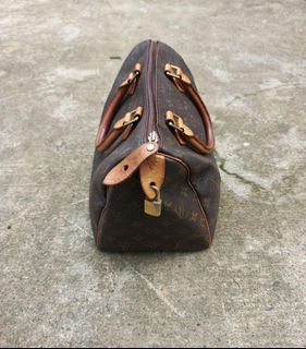 (Category: ) located in . Submitted by thrift_look (Listing ID 1399083200, Image 1). Description: .