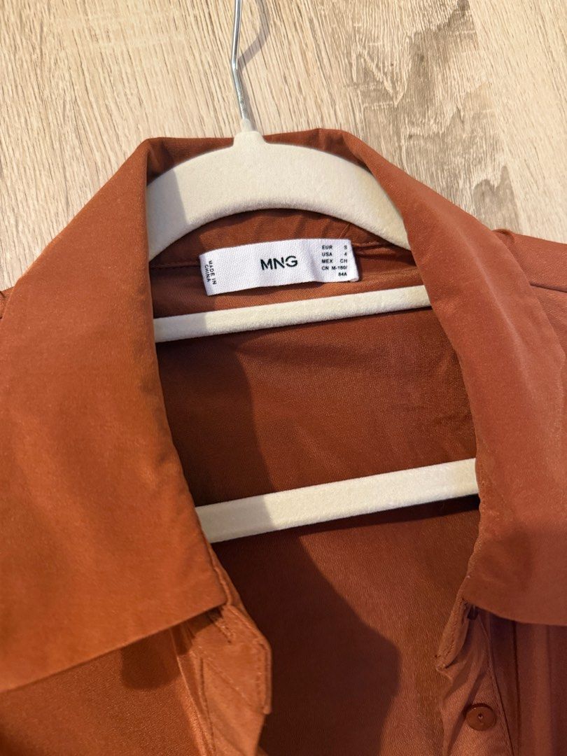 Mango Ruched Dress (Category: Dresses) located in Cebu City. Submitted by xishy (Listing ID 1399136542, Image 3). Description: - Mango dress in rich brown - Collared neckline - Button-down front - Ruched detailing - Puff sleeves - Flattering silhouette - Size S.