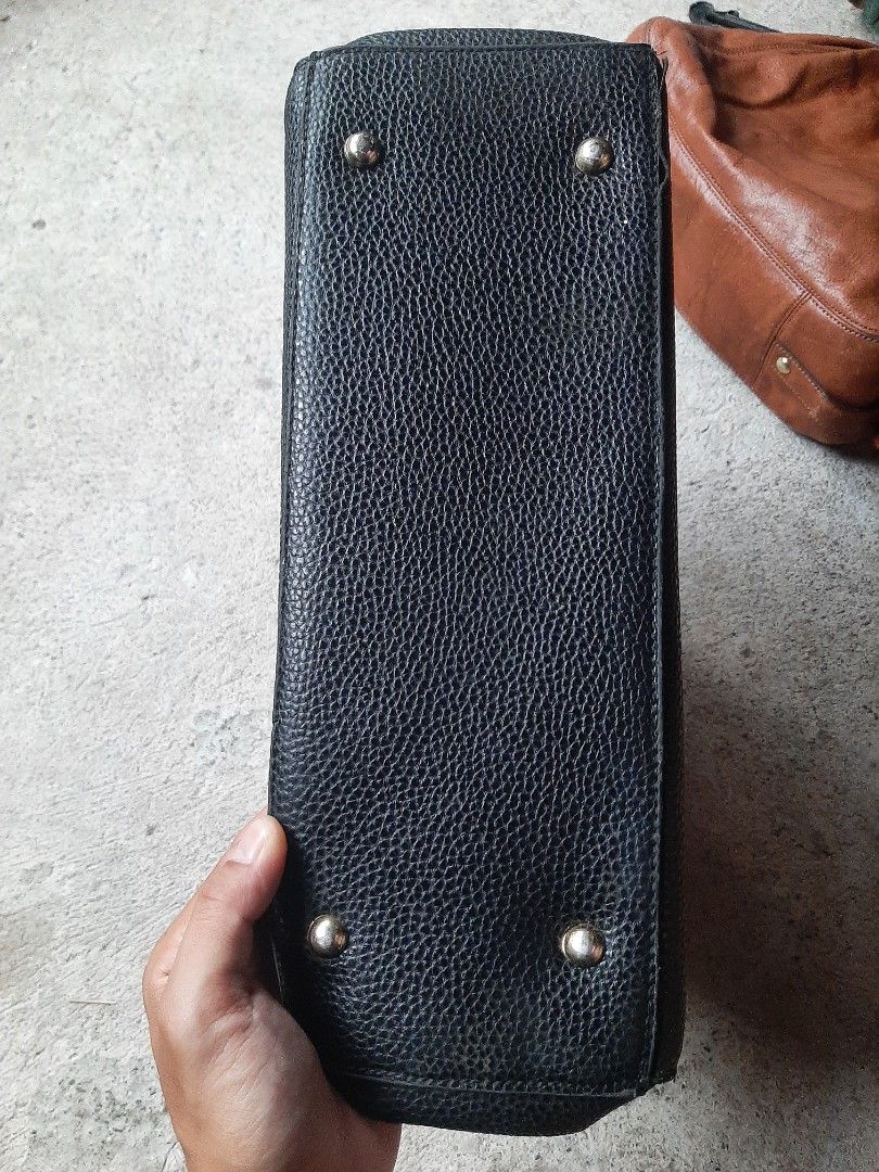 Miu Miu (Category: Luxury Bags & Wallets) located in Siniloan. Submitted by rethr1ft (Listing ID 1399119736, Image 3). Description: .